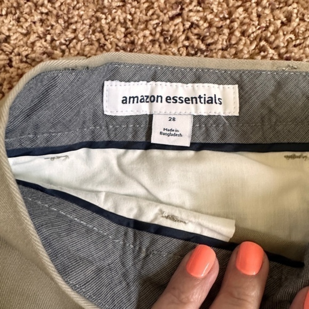 NWT Amazon Essentials Khaki Shorts Size‎ 28 - Picture 3 of 3